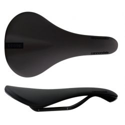 CANNONDALE doplňky a textil CANNONDALE SEDLO SCOOP CARBON RADIUS 142MM (CP7303U1042)